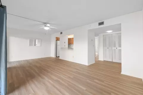 Living - 5 Andalusia Ct, Saint Augustine, FL 32086 photo 2 of 8