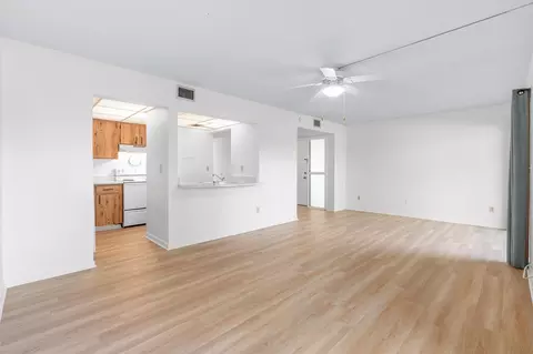 Living - 5 Andalusia Ct, Saint Augustine, FL 32086 photo 3 of 8