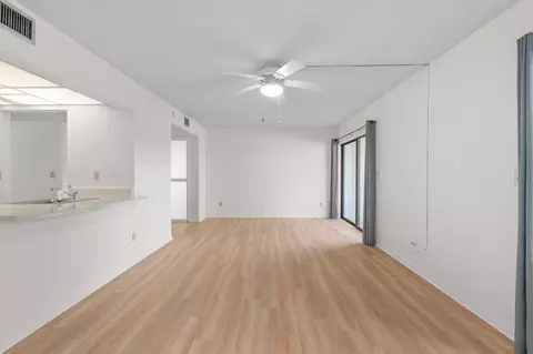 Living - 5 Andalusia Ct, Saint Augustine, FL 32086 photo 6 of 8