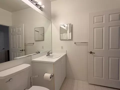 Bath - 615 Fairway Dr #101, Saint Augustine, FL 32084 photo 2 of 3