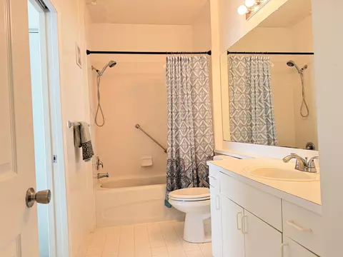 Bath - 615 Fairway Dr #101, Saint Augustine, FL 32084 photo 3 of 3