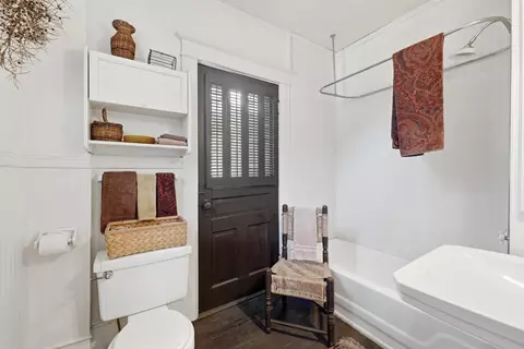 Bath - 50 Charlotte St, Saint Augustine, FL 32084 photo 2 of 4