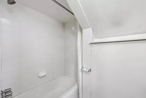 Bath - 50 Charlotte St, Saint Augustine, FL 32084 photo 4 of 4