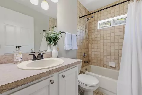 Bath - 207 11th St, Saint Augustine, FL 32080 photo 2 of 2