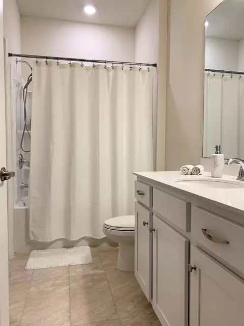 Bath - 165 Myrtle Oak Ct, Saint Augustine, FL 32092 photo 2 of 5
