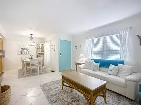 Living - 30 Brigantine Ct, Saint Augustine, FL 32080 photo 3 of 4