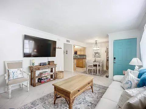 Living - 30 Brigantine Ct, Saint Augustine, FL 32080 photo 4 of 4