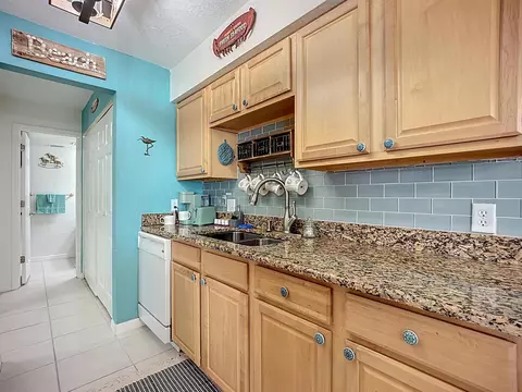 Kitchen - 30 Brigantine Ct, Saint Augustine, FL 32080 photo 3 of 10