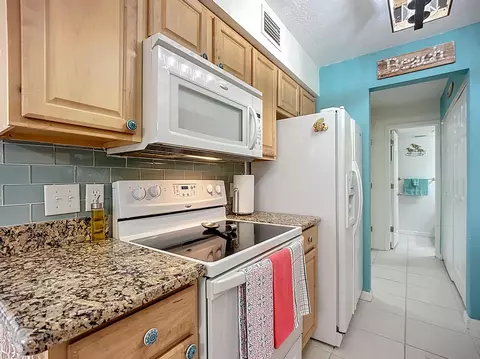 Kitchen - 30 Brigantine Ct, Saint Augustine, FL 32080 photo 2 of 10