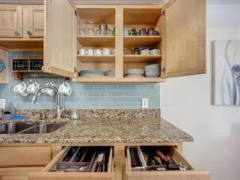 Kitchen - 30 Brigantine Ct, Saint Augustine, FL 32080 photo 4 of 10