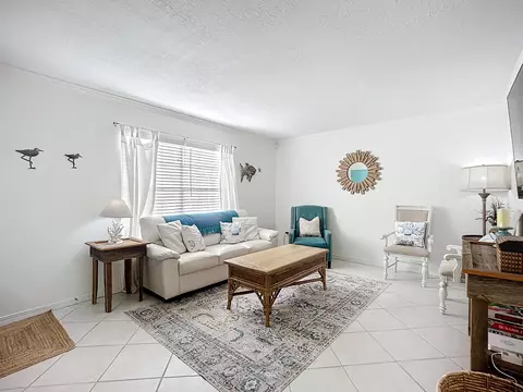 Living - 30 Brigantine Ct, Saint Augustine, FL 32080 photo 2 of 4