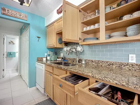 Kitchen - 30 Brigantine Ct, Saint Augustine, FL 32080 photo 5 of 10