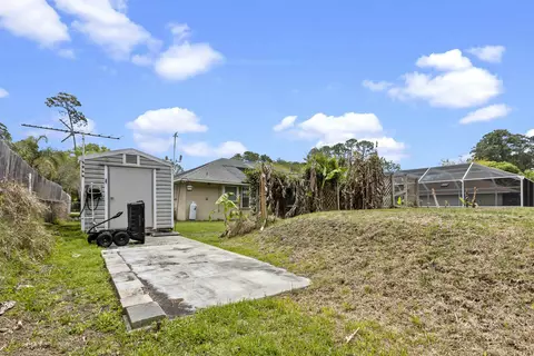 Exterior - 4025 Red Pine Ln, Saint Augustine, FL 32086 photo 8 of 9