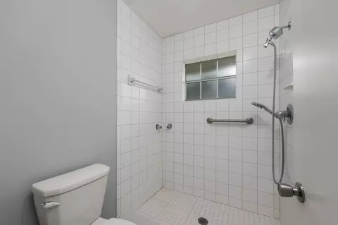 Bath - 425 Sevilla Dr, Saint Augustine, FL 32086 photo 2 of 3