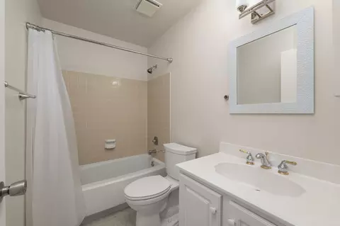 Bath - 425 Sevilla Dr, Saint Augustine, FL 32086 photo 3 of 3