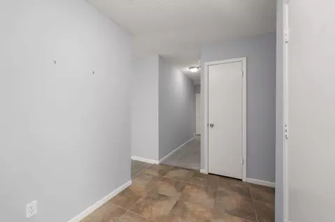 Entry Way - 425 Sevilla Dr, Saint Augustine, FL 32086 photo 2 of 3