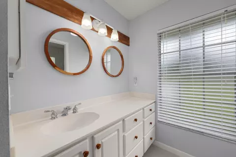 Bath - 425 Sevilla Dr, Saint Augustine, FL 32086 photo 1 of 3