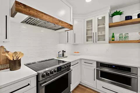 Kitchen - 27 Ocean Trace Rd, Saint Augustine, FL 32080 photo 5 of 6