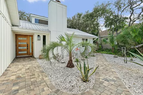 Exterior - 27 Ocean Trace Rd, Saint Augustine, FL 32080 photo 3 of 18