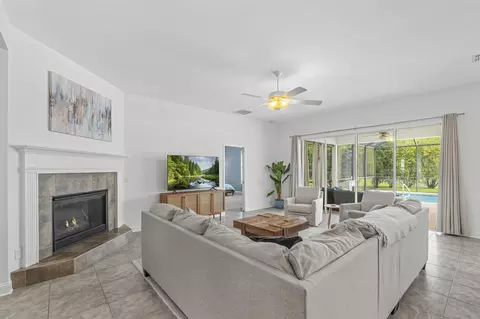Living - 225 Moses Creek Blvd, Saint Augustine, FL 32086 photo 2 of 5