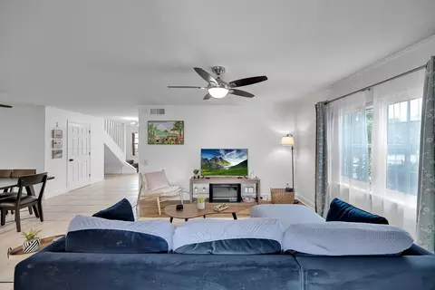 Living - 16 12th St #C, Saint Augustine, FL 32080 photo 4 of 7