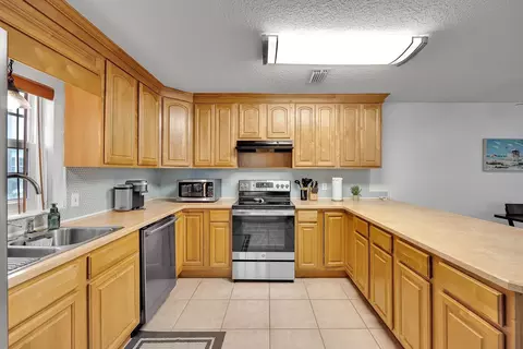 Kitchen - 16 12th St #C, Saint Augustine, FL 32080 photo 2 of 4