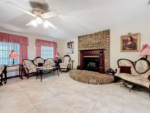 Living - 5046 Shore Dr, Saint Augustine, FL 32086 photo 2 of 4