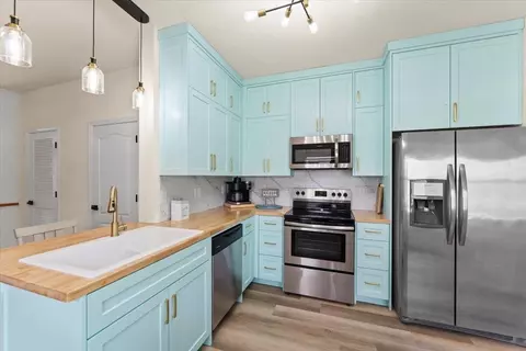 Kitchen - 249 Whitland Way, Saint Augustine, FL 32086 photo 4 of 5