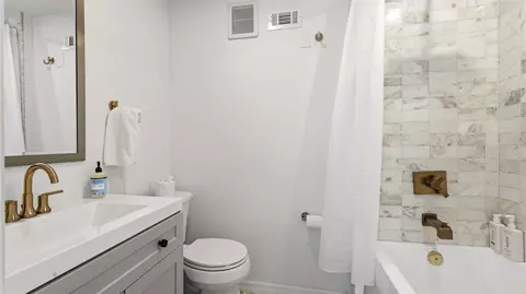 Bath - 22 Montrano Ave, Saint Augustine, FL 32080 photo 5 of 9