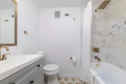 Bath - 22 Montrano Ave, Saint Augustine, FL 32080 photo 8 of 9