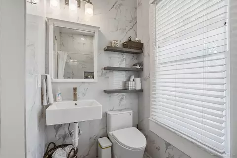 Bath - 53 Sanford St, Saint Augustine, FL 32084 photo 2 of 6