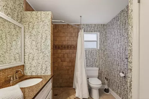 Bath - 205 Zoratoa Ave, Saint Augustine, FL 32080 photo 2 of 5