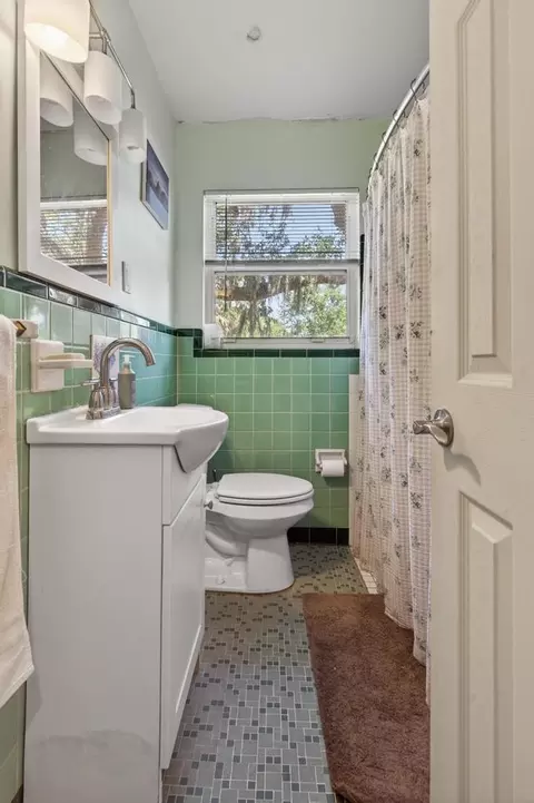 Bath - 205 Zoratoa Ave, Saint Augustine, FL 32080 photo 4 of 5