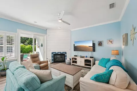 Living - 4325 Palmetto St, Saint Augustine, FL 32084 photo 1 of 4