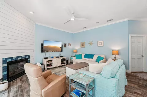 Living - 4325 Palmetto St, Saint Augustine, FL 32084 photo 2 of 4
