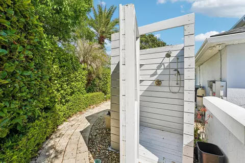 Bath - 4325 Palmetto St, Saint Augustine, FL 32084 photo 7 of 8