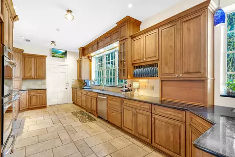 Kitchen - 40 Willow Dr, Saint Augustine Beach, FL 32080 photo 3 of 5