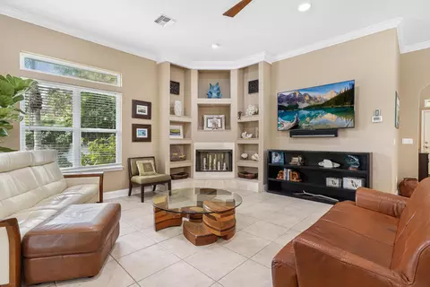 Living - 509 Twentieth St, Saint Augustine, FL 32084 photo 1 of 5
