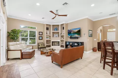 Living - 509 Twentieth St, Saint Augustine, FL 32084 photo 2 of 5
