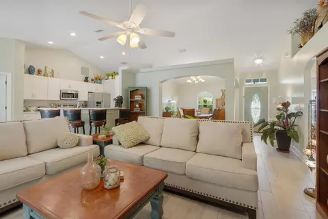 Living - 2100 Marsh Hen Ct, Saint Augustine, FL 32084 photo 1 of 2