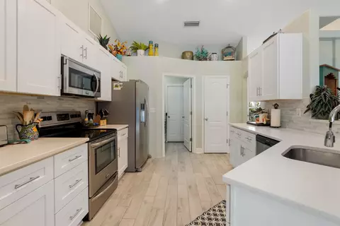 Kitchen - 2100 Marsh Hen Ct, Saint Augustine, FL 32084 photo 3 of 4