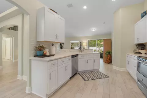 Kitchen - 2100 Marsh Hen Ct, Saint Augustine, FL 32084 photo 2 of 4