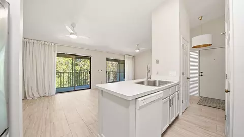 Living - 32 Navarra Ct, Saint Augustine, FL 32086 photo 4 of 7