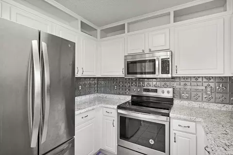 Kitchen - 444 Mango Cir, Saint Augustine, FL 32095 photo 2 of 3