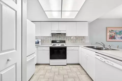 Kitchen - 4250 S A1a L 25 #L 25, Saint Augustine, FL 32080 photo 1 of 3