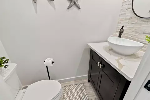 Bath - 2 10th St #4, Saint Augustine, FL 32080 photo 1 of 5