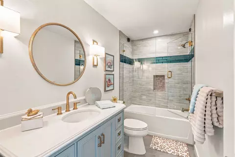 Bath - 2 10th St #4, Saint Augustine, FL 32080 photo 5 of 5
