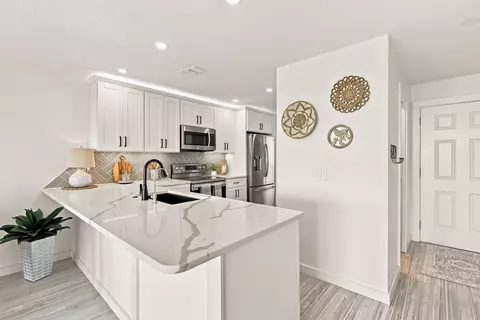 Kitchen - 2 10th St #4, Saint Augustine, FL 32080 photo 3 of 4