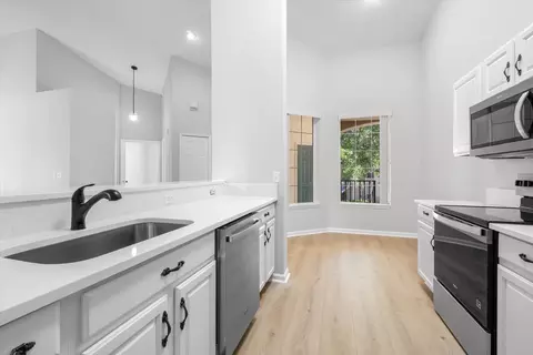 Kitchen - 1109 Royal Troon Ln, Saint Augustine, FL 32086 photo 3 of 4