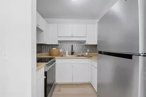 Kitchen - 19 Lockhart Ln, Saint Augustine, FL 32080 photo 1 of 2